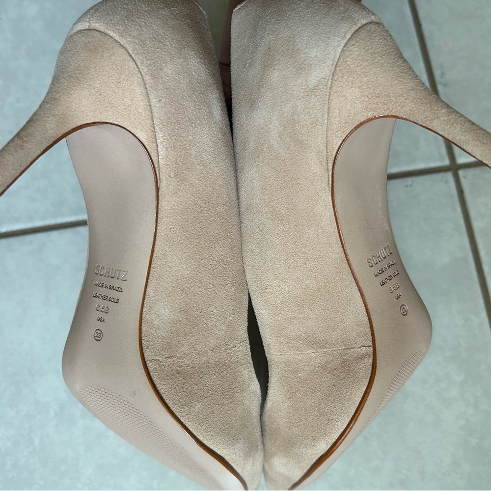 Schutz Lou pointed-toe pump in a honey beige suede - Picture 8 of 9
